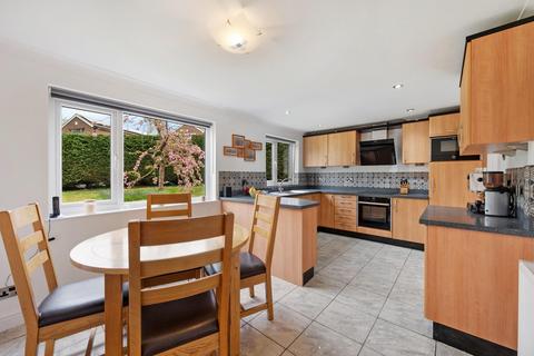 4 bedroom detached house for sale, Kirkhills, Leeds LS14