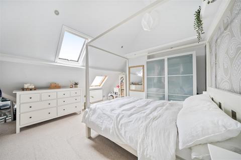 2 bedroom flat for sale, Blenheim Gardens, London, NW2