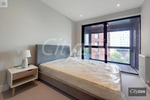 1 bedroom flat to rent, Avalon Point, 1 Silvocea Way, London E14