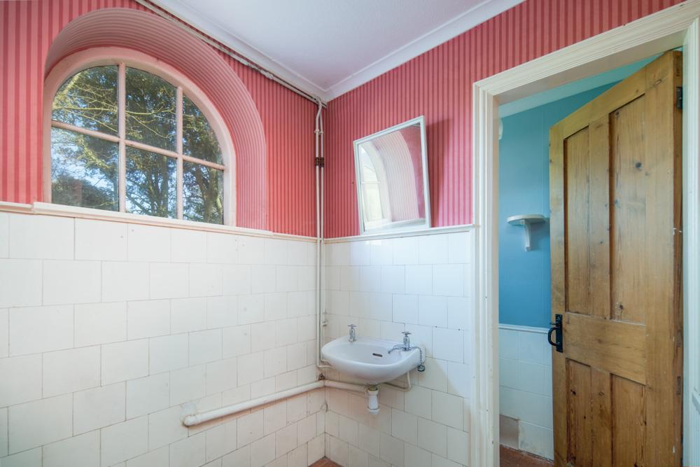 Cloakroom/WC