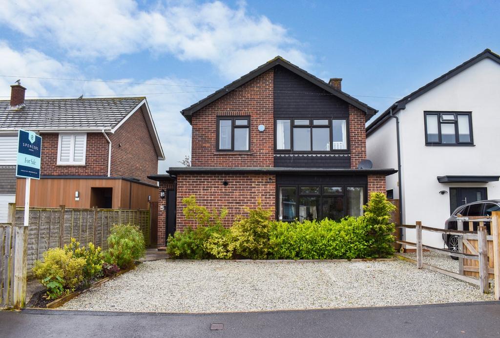 Oliver Road, Pennington, Lymington, SO41 3 bed detached house for sale