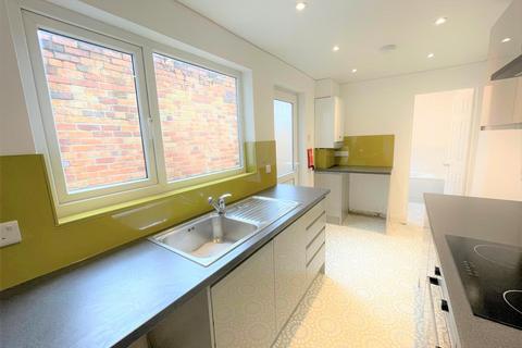 4 bedroom terraced house to rent, Hoxton Road, Scarborough