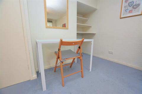 1 bedroom flat for sale, Brangwyn Crescent, Colliers Wood SW19