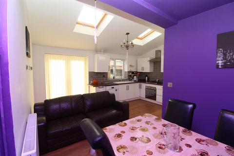 3 bedroom end of terrace house for sale, Roland Avenue, Coventry CV6