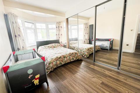 4 bedroom terraced house to rent, Germander Way, Stratford