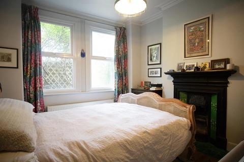 2 bedroom flat to rent, Harborough Road, Streatham SW16