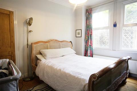 2 bedroom flat to rent, Harborough Road, Streatham SW16