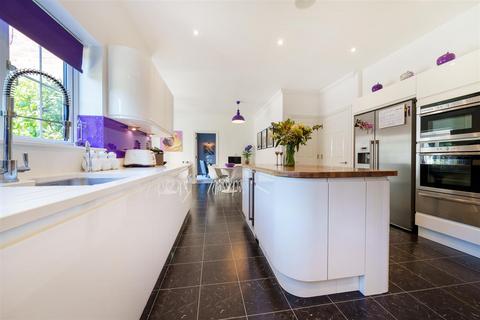7 Goddard Close, Guildford, GU2 9AG