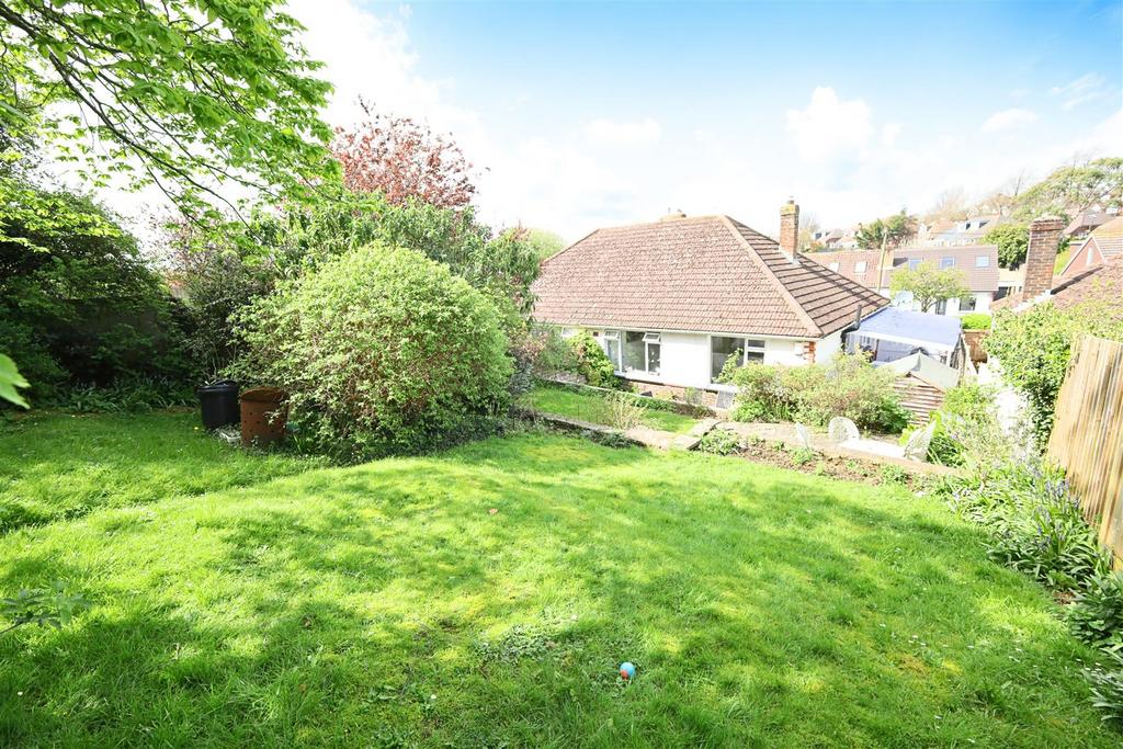 Dale View, Hove 2 bed semidetached bungalow for sale £410,000