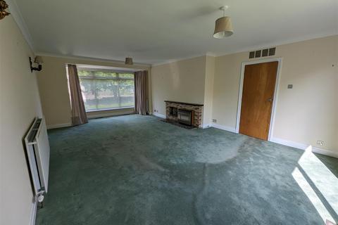 32 Edinburgh Drive, Darlington, DL3 8AT