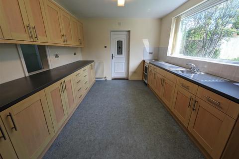 32 Edinburgh Drive, Darlington, DL3 8AT