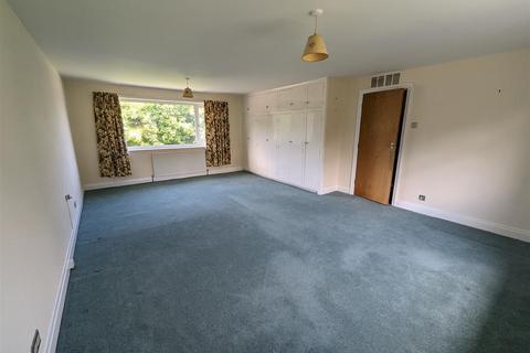 32 Edinburgh Drive, Darlington, DL3 8AT
