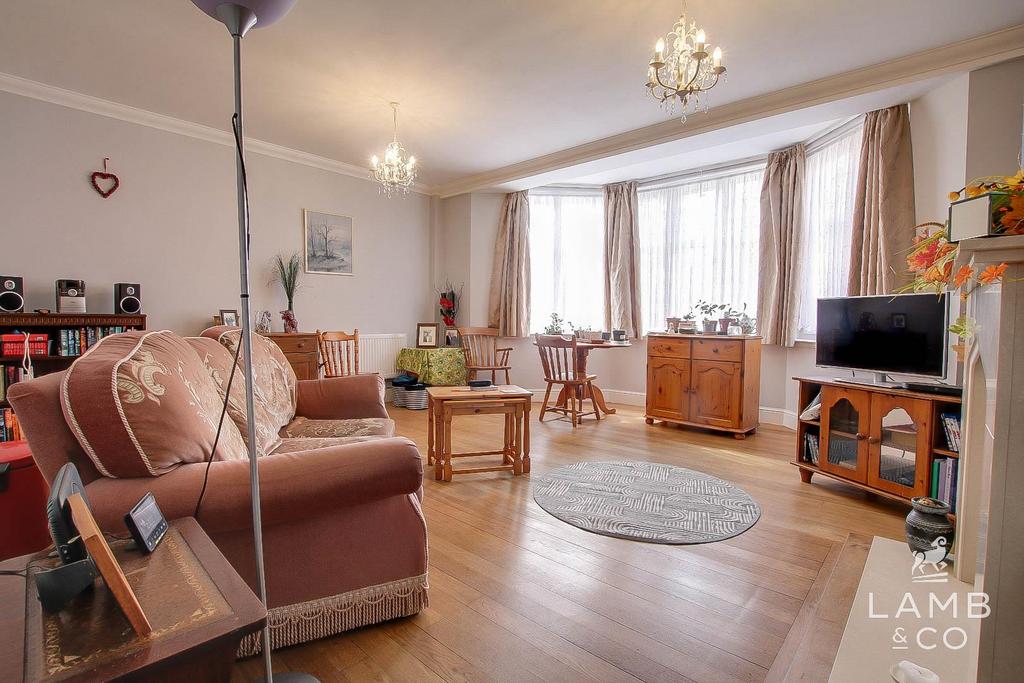 Wash Lane, ClactonOnSea CO15 2 bed for sale £206,000