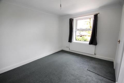 2 bedroom end of terrace house to rent, Station Road, Preston, Brighton