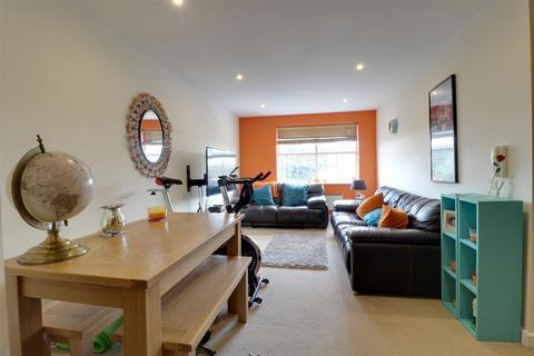 2 bedroom apartment for sale, Crewe Road, Alsager