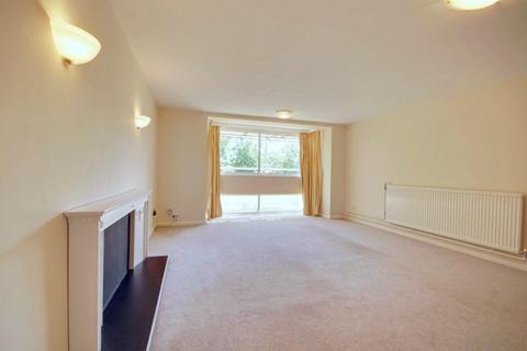 3 bedroom flat to rent, Pittville GL52 3JT