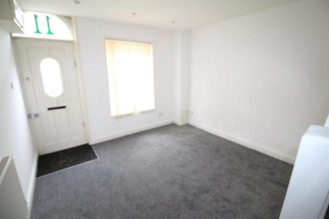 3 bedroom semi-detached house to rent, Osborne Road, Totton