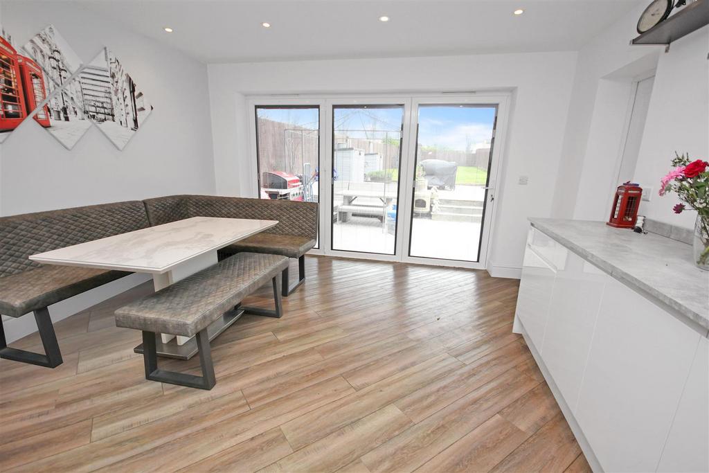Dining Area.JPG