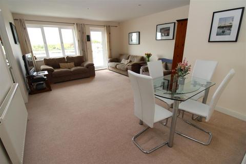 2 bedroom flat for sale, Mariners Quay, Littlehampton