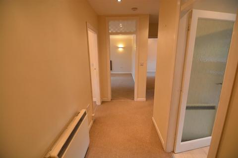2 bedroom flat to rent, Telegraph Road, Wirral CH60