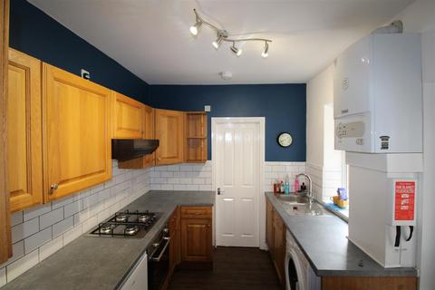 2 bedroom apartment to rent, Biddlestone Road, Heaton, Newcastle Upon Tyne