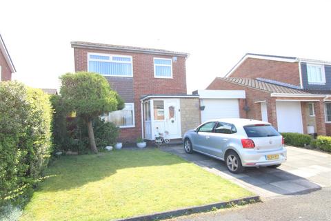 3 bedroom detached house to rent, Madeira Close, St Johns Estate, Newcastle Upon Tyne