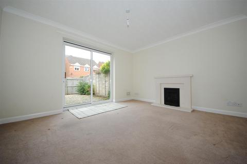 2 bedroom end of terrace house to rent, Eastley Crescent, Warwick