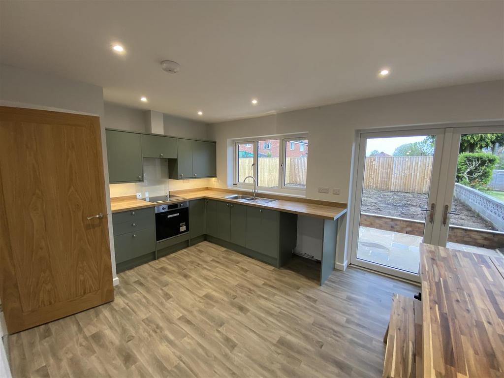 Saxty Way, Thirsk YO7 3 bed semidetached house for sale £270,000