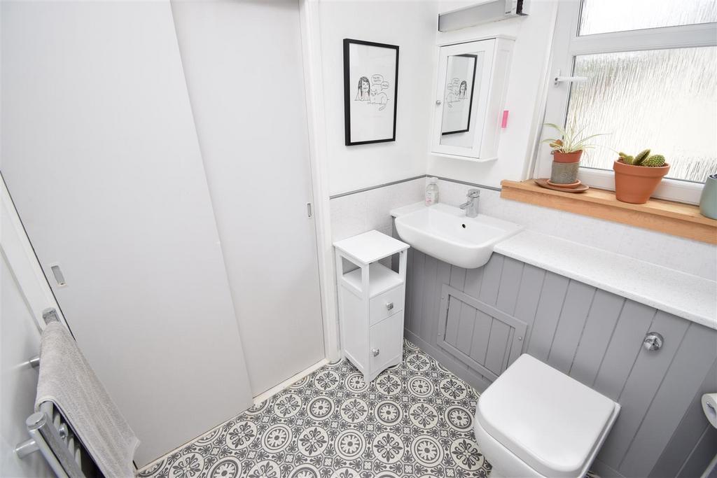 Bathroom (2).jpg