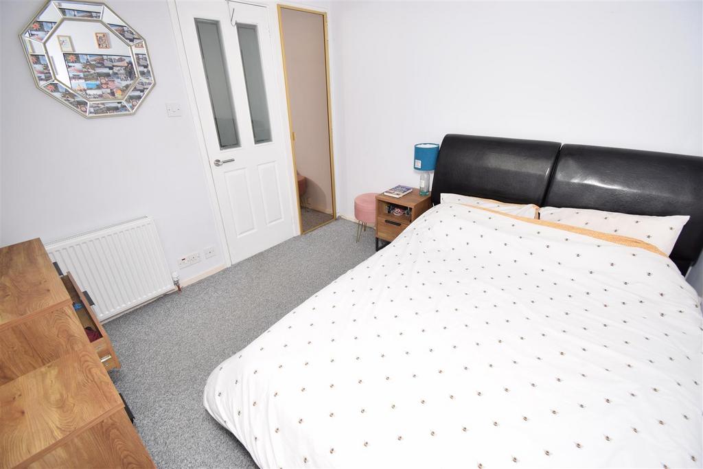 Bedroom one (2).jpg
