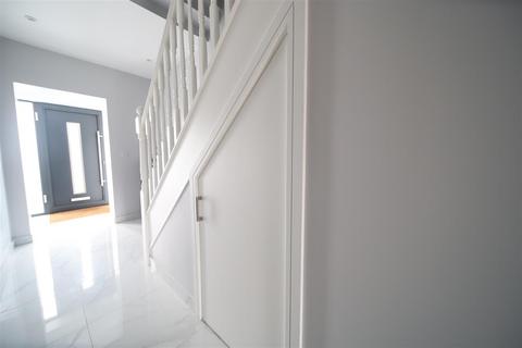 8 bedroom semi-detached house to rent, Lawton Road, Cockfosters, Barnet