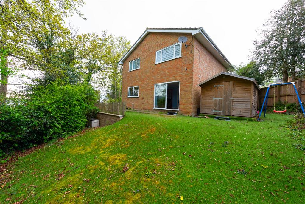 Shepherds Hill, Bracknell 5 bed detached house for sale £675,000