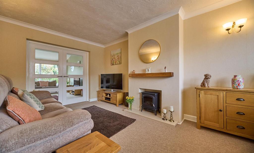 Lounge to front