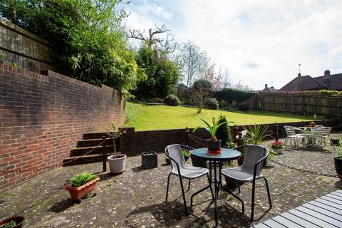 2 bedroom flat for sale, Ground floor flat with patio | London Road, Balcombe