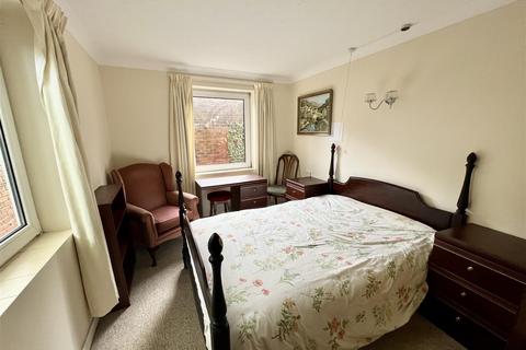 2 bedroom retirement property to rent, Worcester Road, Malvern