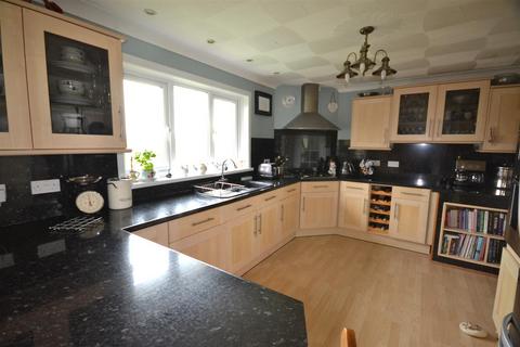 5 bedroom detached house for sale, Lilac Close, Milford Haven