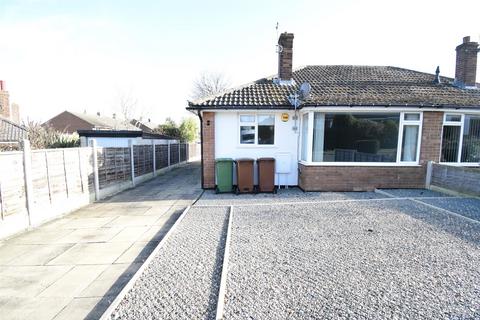 2 bedroom semi-detached bungalow to rent, Thornhill Drive, Wakefield WF2