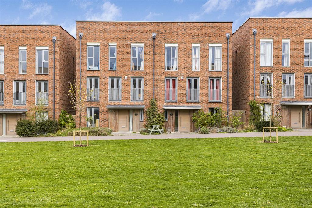 Renard Way Trumpington CB2 4 Bed Semi detached House For Sale 759 000 renard-way-trumpington-cb2-4-bed-semi-detached-house-for-sale-759-000