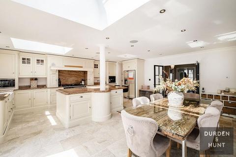 4 bedroom detached house for sale, Blackmore Road, Brentwood, CM15
