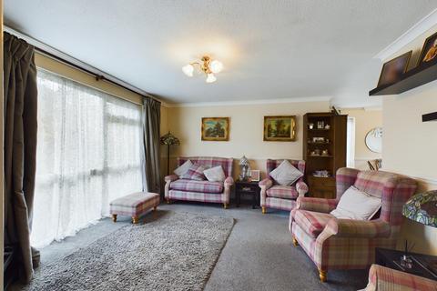 2 bedroom maisonette for sale, Cordrey Gardens, Coulsdon CR5
