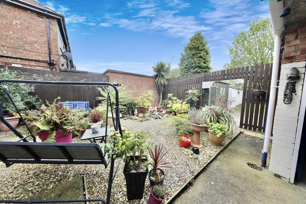 132 Hull Road - Outside 4 edit.jpg