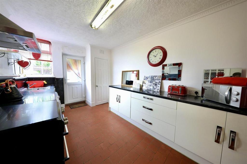 132 Hull Road - Kitchen.jpg