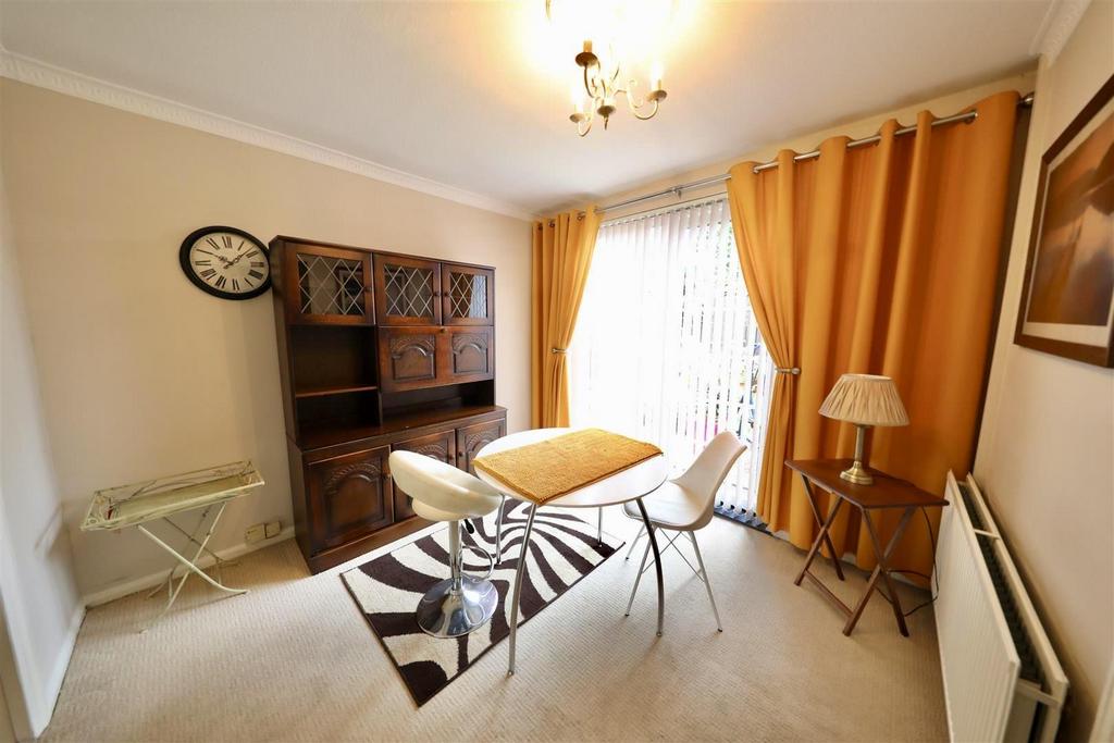 132 Hull Road - Dining Room 2.jpg