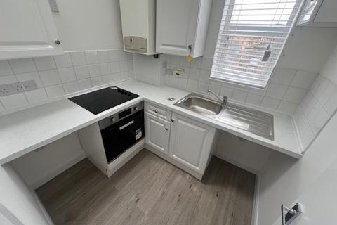 2 bedroom flat to rent, Poole Road, Bournemouth, BH4