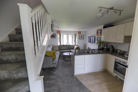 2 bedroom semi-detached house to rent, Furrow Close, Upton-Upon-Severn, Worcester
