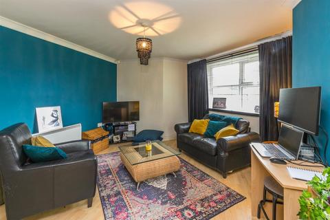 2 bedroom apartment for sale, Summer Court, 101 Firsway, Sale