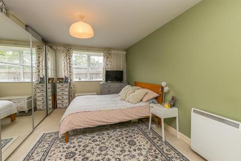 2 bedroom apartment for sale, Summer Court, 101 Firsway, Sale