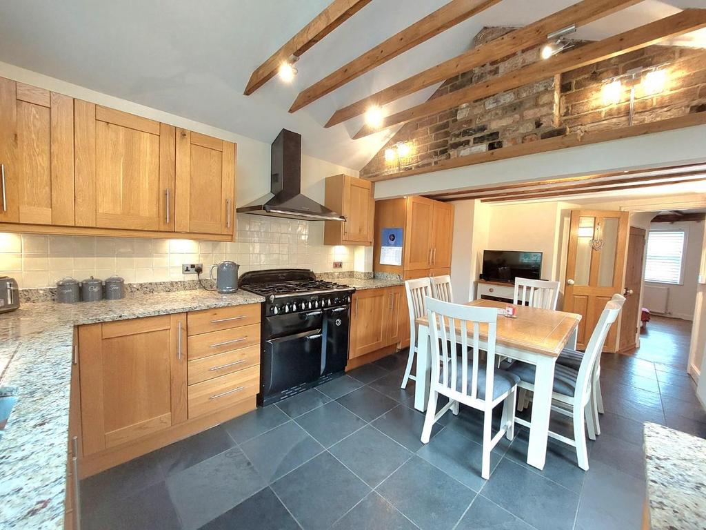 West Street, Ecton, Northamptonshire NN6 3 bed cottage for sale £400,000