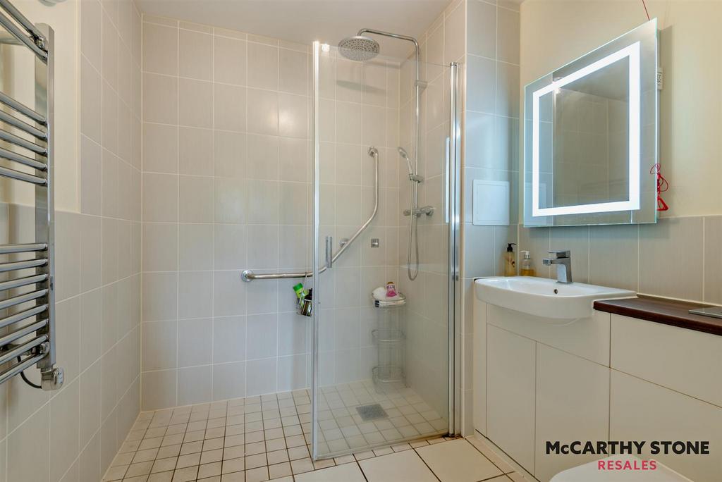 Ensuite Wet Room: