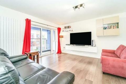 3 bedroom flat to rent, Salisbury Road, Southall, UB2